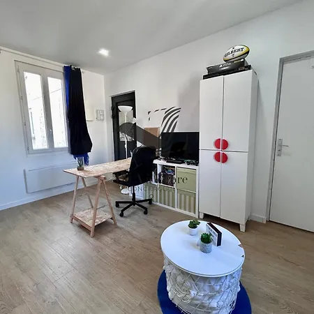 Le Moderne - Situe En Plein Centre-ville *