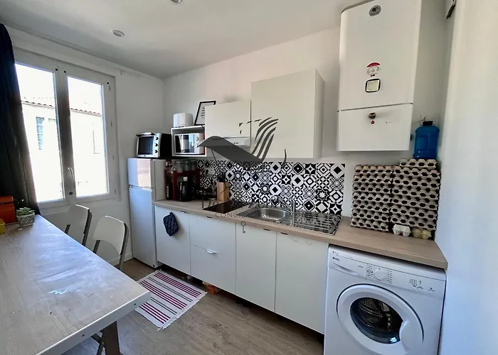 Le Moderne - Situe En Plein Centre-ville * Rochefort (Charente-Maritime)